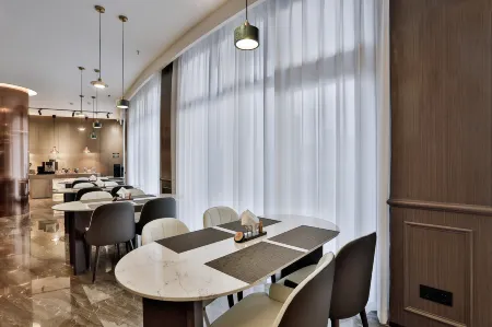 Tianjing Lake Phoenix Hotel