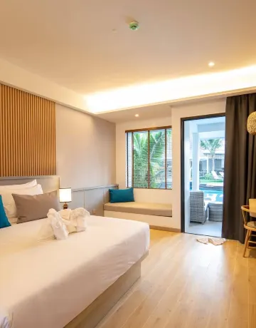 ห้องดีลักซ์ พร้อมทางลงสระว่ายน้ำ