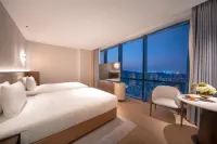 LEEZY HOTEL
