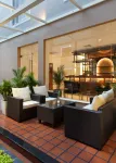 Hotel Thrive, A Tropical Courtyard - bar