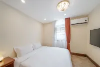 Walking through the Flower Street and Meeting the Sea