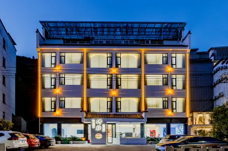 Qiansong Intelligent B&B (Huangshan scenic spot tangkou town branch) Отели рядом с достопримечательностью «Lion Peak»