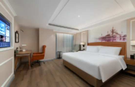Mehood Ritz Hotel (Wuhu Pedestrian Street Jinghu Park)