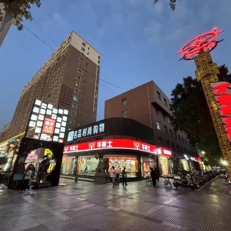 Rongyu E-sports Homestay (Zhangye West Station Giant Buddha Temple)