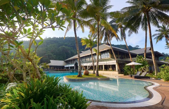 塔拉斯海灘Spa度假酒店