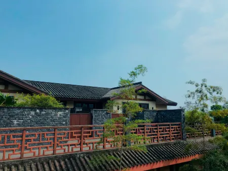 Mount Emei View Hot Spring Soup House Отели рядом с достопримечательностью «Xixiang Pool (Bathing Elephant Pool)»