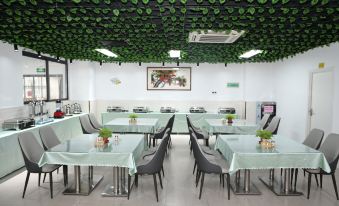 Juying HotelJuying Hotel (Guangzhou Zoo Shaheding Metro Station Branch)