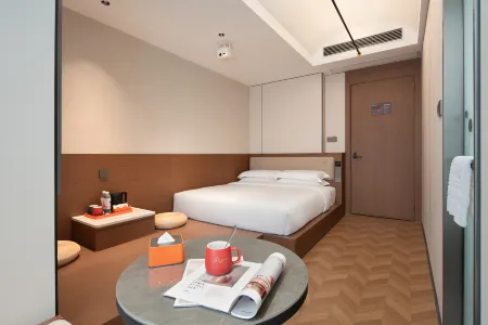 Moran Hotel (Haikou Wuyuan River Stadium International Convention and Exhibition Center) Отели рядом с достопримечательностью «Jinshawan Coastal Park»