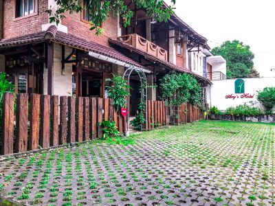 庭 ウィスマ アリーズ ホテル ジョグジャカルタの写真