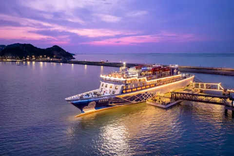 voco Lianyungang Star of HaizhouBay by IHG