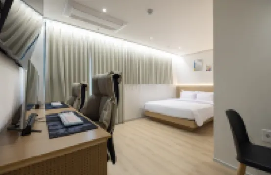 From H US 酒店與 Aank 首爾江西華谷