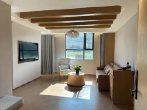 賈登峪金蓮花ホテル ジャデン·ヒョン周辺のホテル