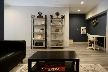 Oaktown Roost Отели рядом с достопримечательностью «Юниверсити оф Калифорния Ботаникал Гарден»