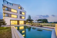HuZhou Tingjian Homestay - Pools