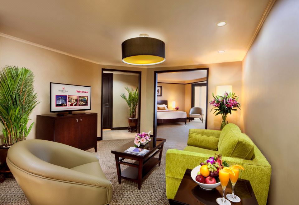 밀레니엄 호텔 시리 자카르타의 쾌적한 야외 수영장