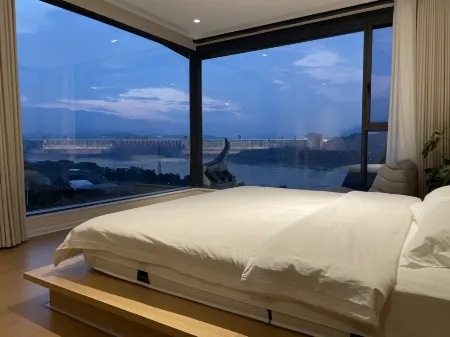 Hua Miao Guesthouse Отели рядом с достопримечательностью «Interception Memorial Garden»