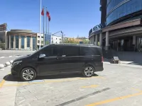 維也納國際飯店（格爾木中山路旗艦店） - 停車場