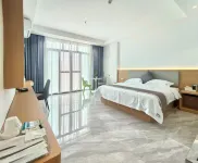 Dongxing Wanwei Langyuji Hotel (Golden Beach on Wanwei Island)