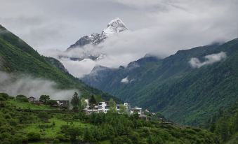 Siguniang Mountain Looking Up at the Starry Sky  [The first choice for overseas tourists]