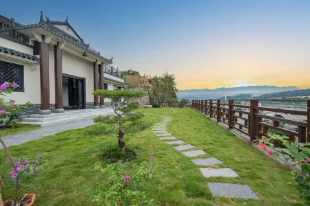 Jinhong Homestay · Wangjia Courtyard (Three Gorges Dam Tourist Area) Отели рядом с достопримечательностью «Interception Memorial Garden»