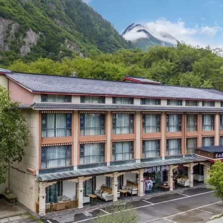 Banshan Yueshe Theme Art Holiday Hotel