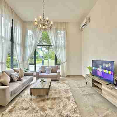 Casa Forest Modern Suites at Forest City JB Rooms