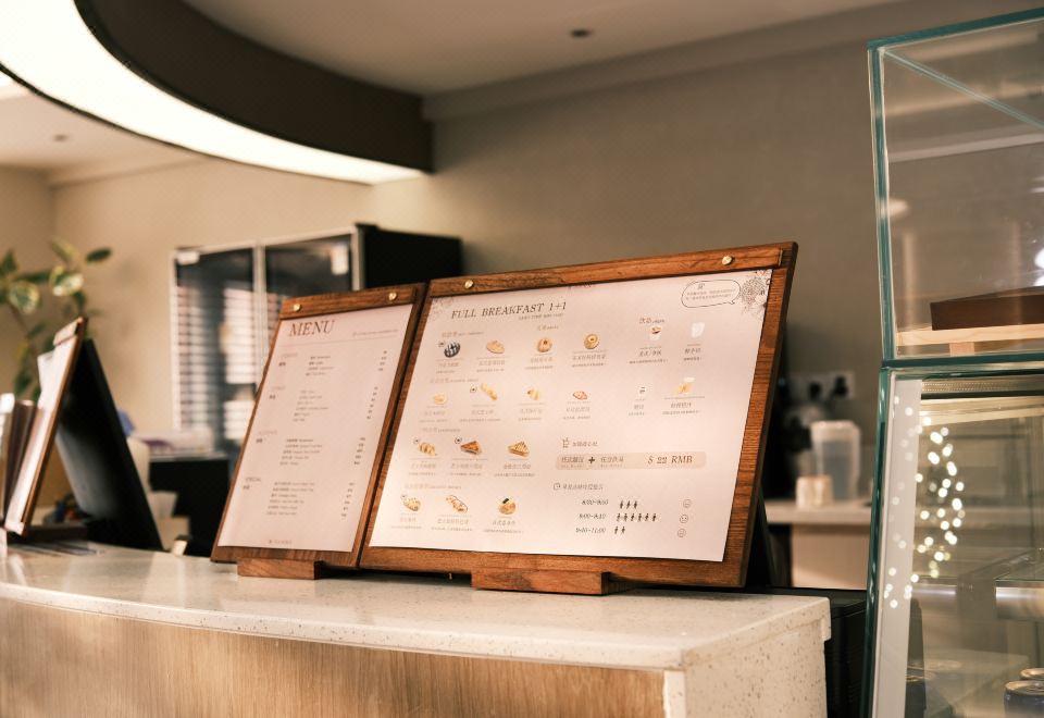 JOURNEE Hotel의 미니멀 프렌치 스타일 객실 내부 전경