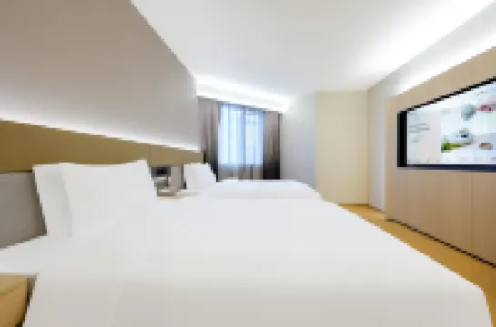 Quanji Hotel (Xi 'an Tang Dynasty Ever-Bright City, South Square of Big Wild Goose Pagoda)