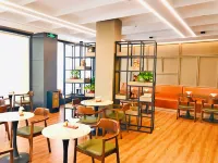 SERENITY HOTEL(Passenger Station Store) - พร้อมอาหารเช้า