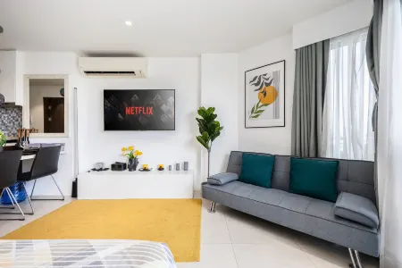 Dominiks Stylish Res. Gem Ocean View Pool Tambuli Отели рядом с достопримечательностью «Мактан»