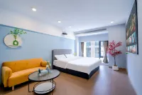 Yuehui Movie Homestay (Wuhan Tianhe Airport Aviation Headquarters Subway Station) Hotels near Xianghong Art Park