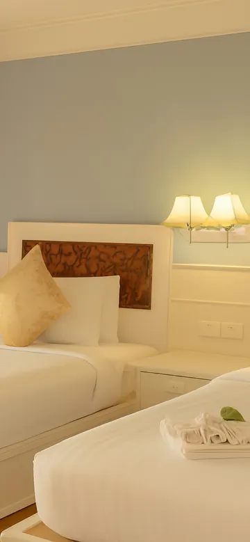 ห้องดีลักซ์ เตียงแฝด พร้อมระเบียง