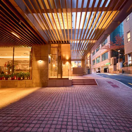 Capace Hotel Gangnam Отели рядом с достопримечательностью «Флагманский магазин Line Friends»