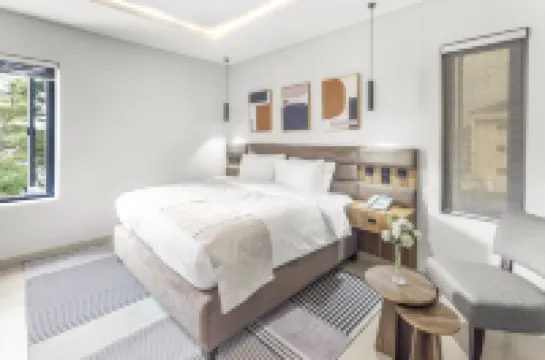 TIDE' HOTELS AND RESORTS LTD