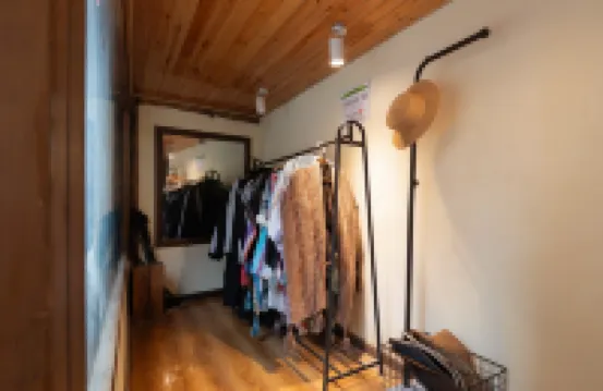 Shangri-La Yanxu Fuoxi Biyuan (Dukezong Ancient City Shop)