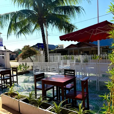 Vang Vieng Ruby Villa Hotel Отели рядом с достопримечательностью «Обзорная площадка «160 км»»