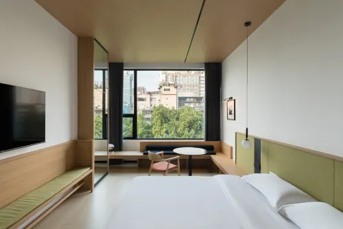 SFEEL Designer Hotel (Chengdu Chunxi Road Subway Station Branch) - parking