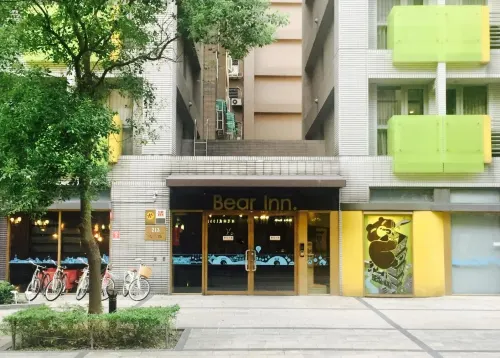 Bear Hotel - Parking