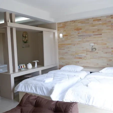 Shi-ro-i Poshtel