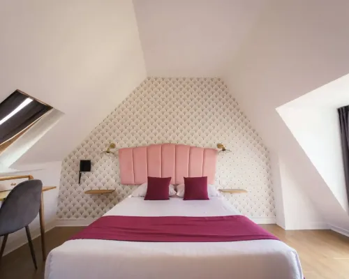 Little Hotel Các khách sạn gần 10. Gare du Nord - Gare de l'Est