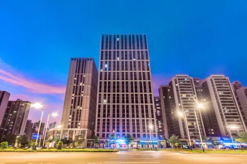 Xingyue International Apartment (Maoming High-Speed Railway Station Aegean Shopping Park) - Rooftop Pools