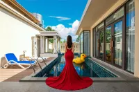 Jiamu  Villa  in  Fuxian  Lake - Swimmingpools