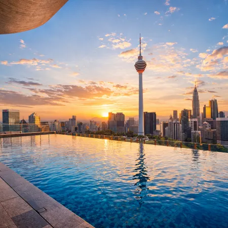 Ceylonz Suites KLCC Infinity Pool & City Skyline View Отели рядом с достопримечательностью «Телебашня «Менара Куала-Лумпур»»