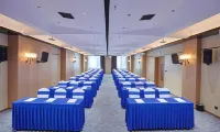 Junbo Hotel（Anyang Linzhou Hongqi Canal Avenue Municipal Government Branch）