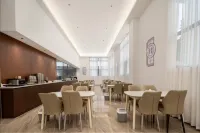 Liupanshui • YUNQI HOTEL Yunqi Grand Hotel (Shuicheng District Global Shopping Plaza) - Pet friendly