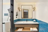 Four Points by Sheraton Nanjing，Gulou District - Parking