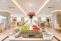 โรงแรม คานารี โกลด์ กวีเญิน, บีชฟรอนต์ - พร้อมอาหารเช้า