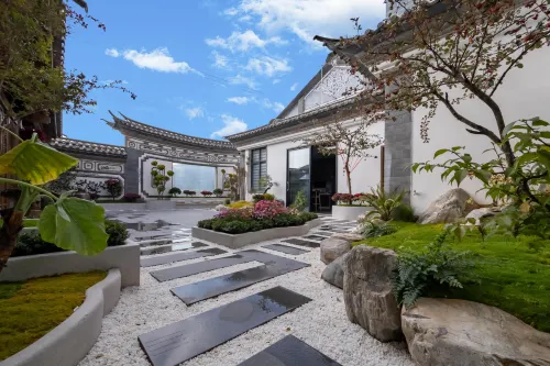 Shaxi • Yuechusongjian Homestay - parking
