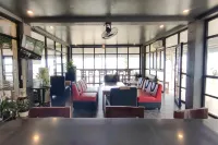 Puerto Paraiso Hostel