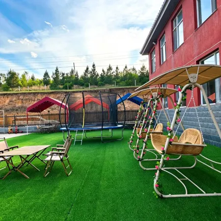 Liuyi Courtyard-Style Hotel (Fengning Bashang Grassland China Horse Town Tourist Resort) Отели в г. Фэннин